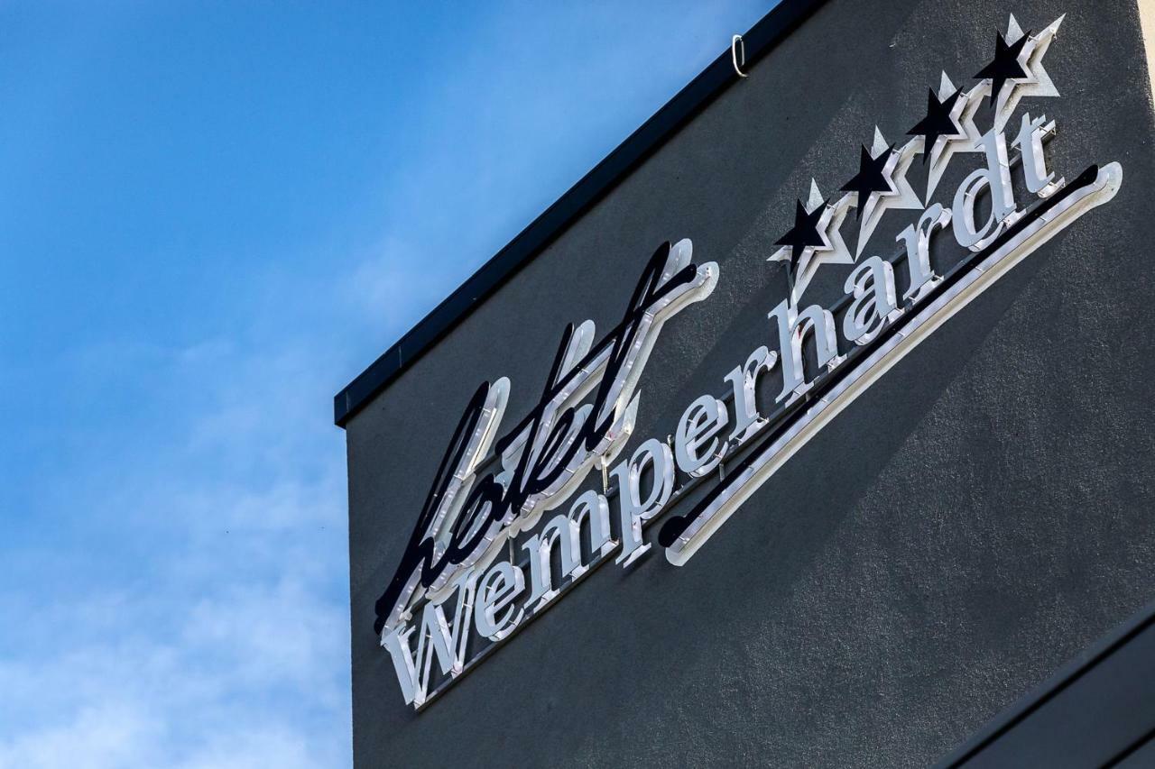 Hotel Wemperhardt Exteriör bild